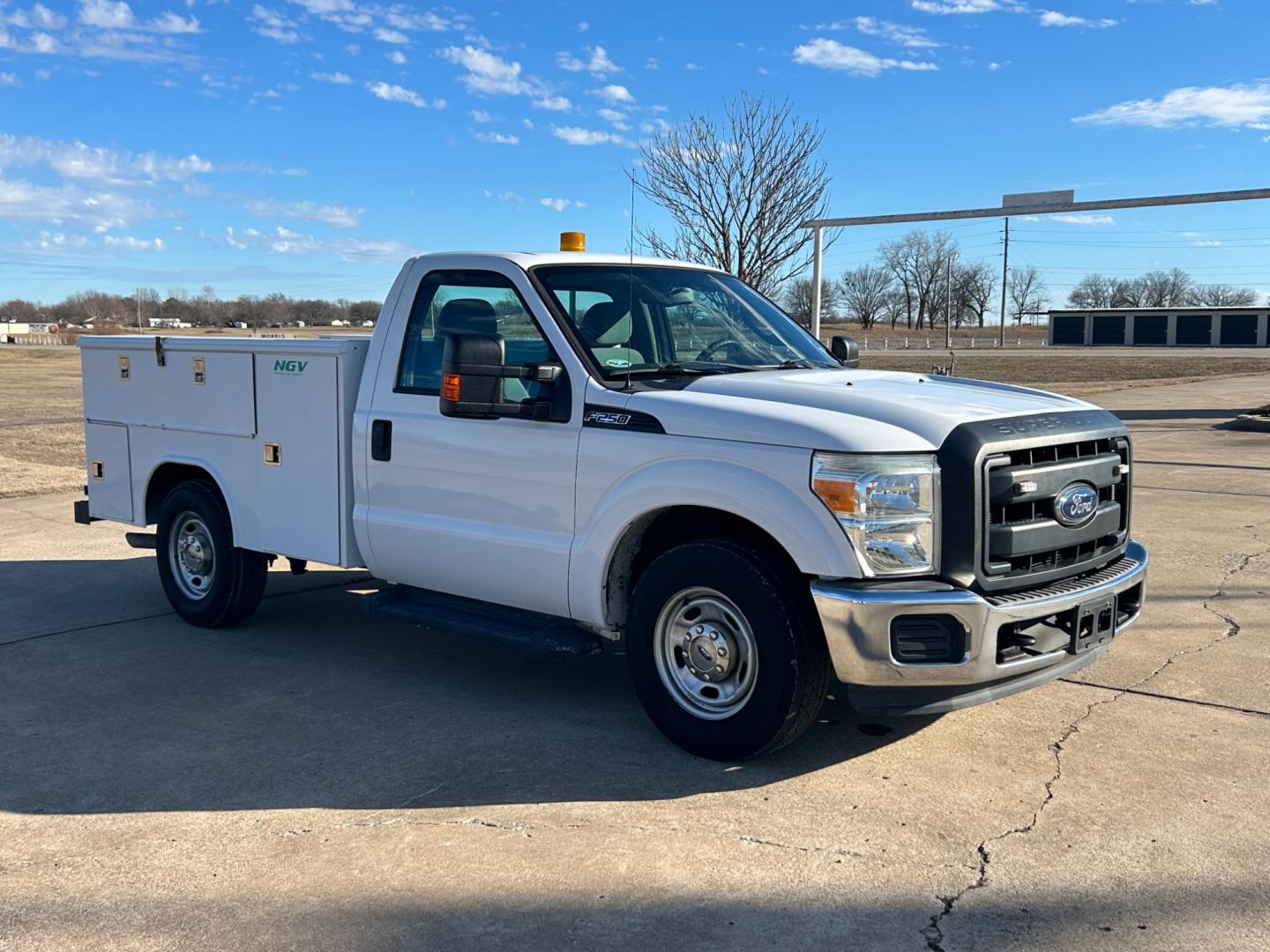 2015 White /Gray Ford F-250 SD XLT 2WD (1FDBF2A66FE) with an 6.2L V8 OHV 16V engine, 6-Speed Automatic transmission, located at 17760 Hwy 62, Morris, OK, 74445, (918) 733-4887, 35.609104, -95.877060 - Photo#2